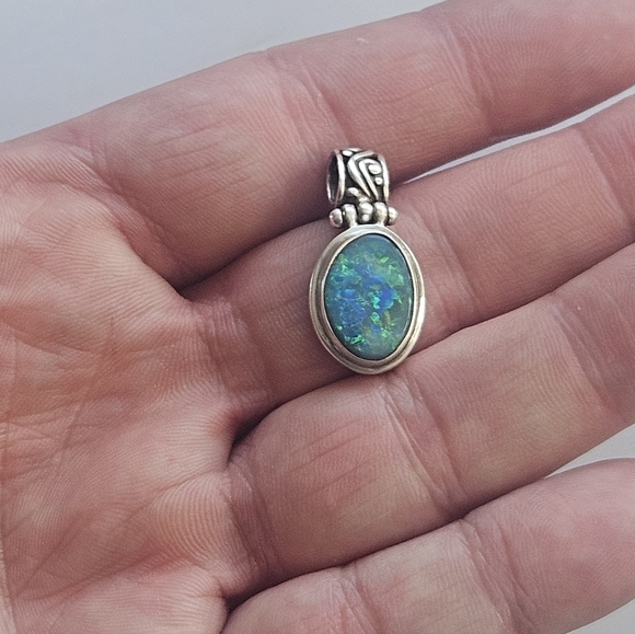 Elegant Sterling Silver Pendant Australian Blue Green Black Opal - Picture 7 of 8